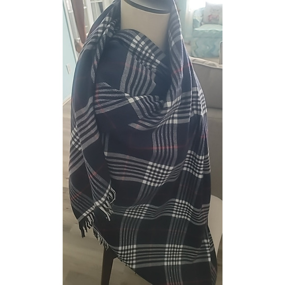 Womens Navy Plaid Flannel Wrap Shawl Scarf Poncho Fall Cabin Warm Red White Blue - Picture 6 of 8